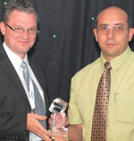 Heiko Kateder (left), divisional manager Siemens Automation Systems hands the award to Hannes le Roux of SCE
